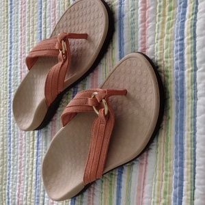 Vionic sandals size 7